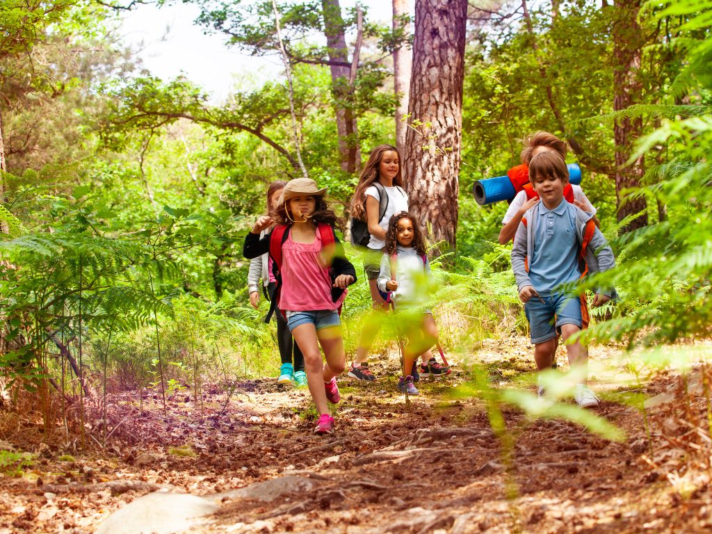 Praktyczny przewodnik po sensorycznym plecaku na wakacje - SensoLandia Blog